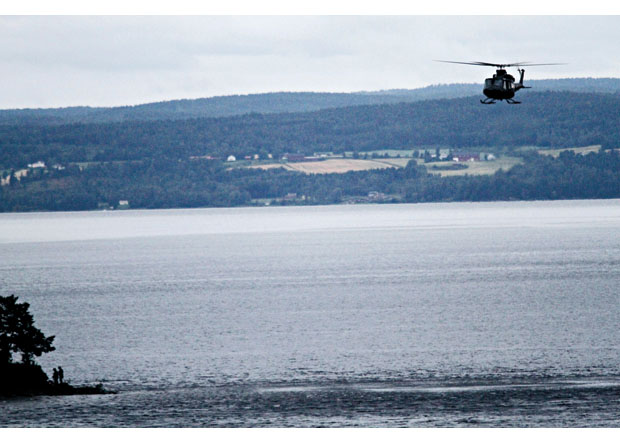 Figur 12.3 Militært helikopter over øya i søk.