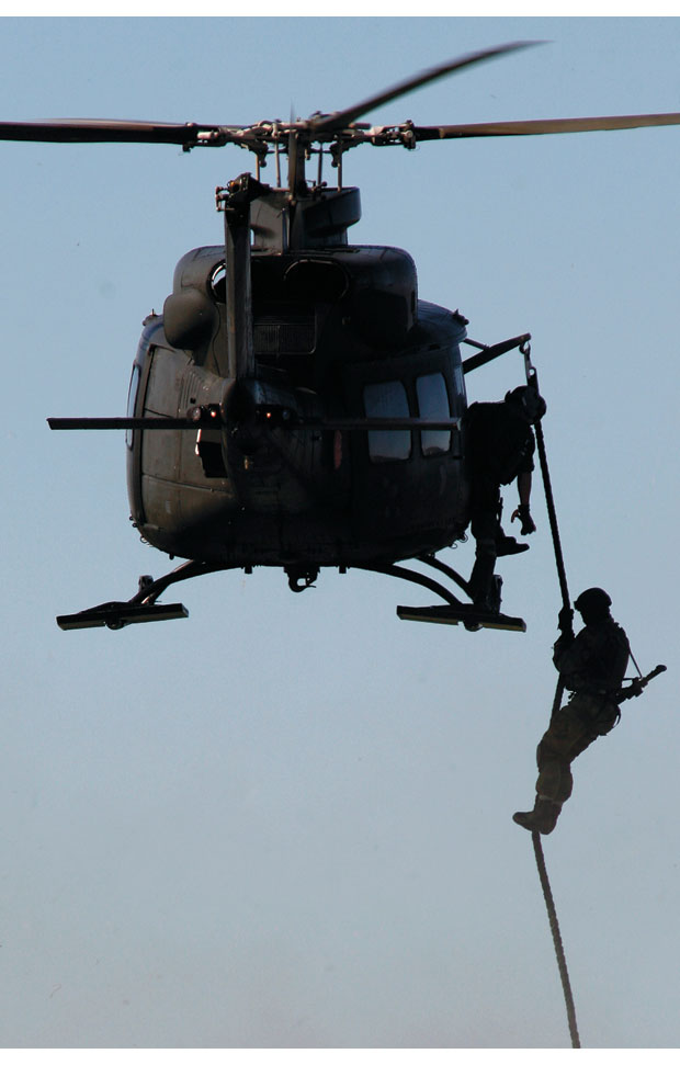 Figur 14.4 Beredskapstroppen og Forsvarets spesialkommando (BST) benytter begge Forsvarets helikopter.