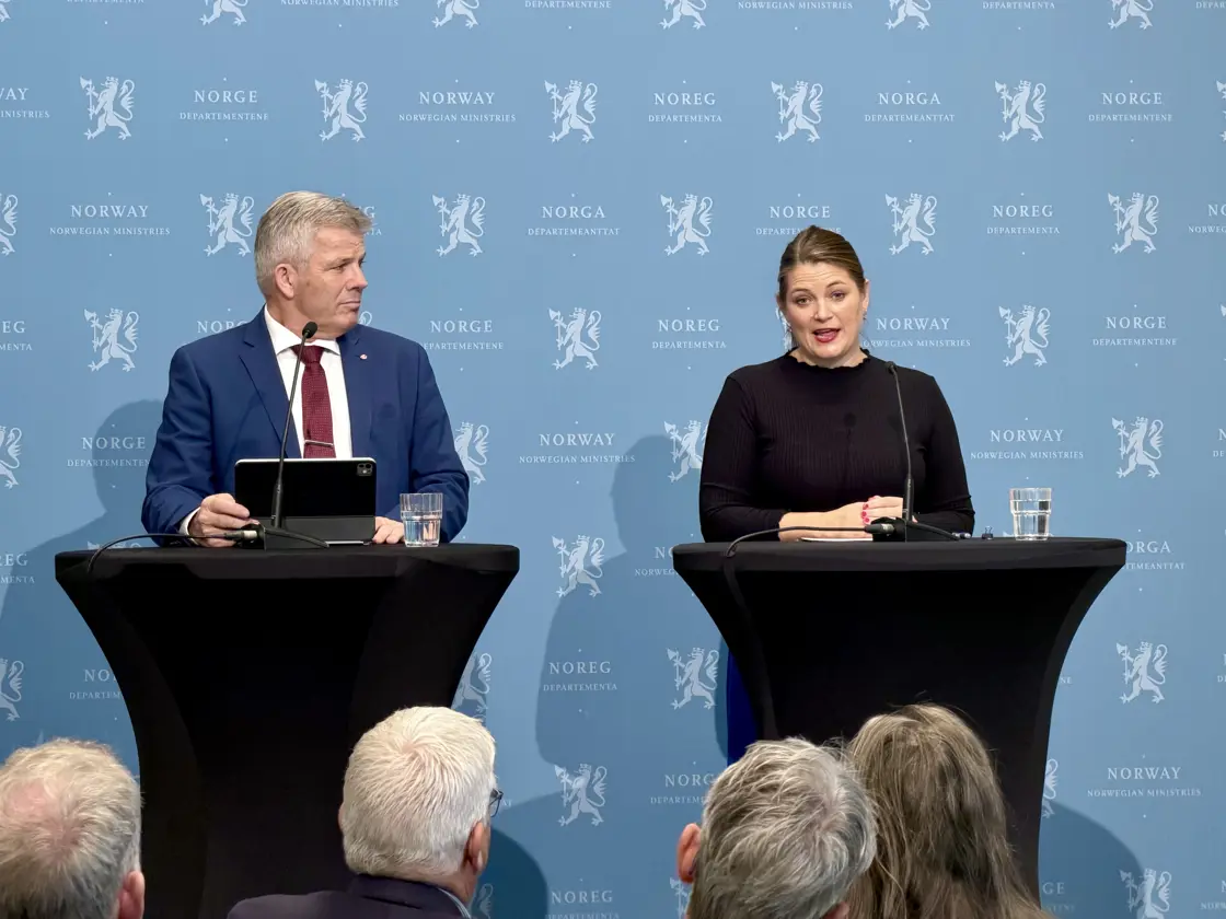 Kommunal- og distriktsminister Bjørnar Selnes Skjæran og næringsminister Cecilie Myrseth under pressekonferanse om Fensfeltet i dag.