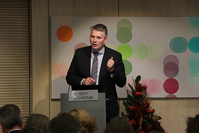 Statssekretær Bjørn Haugstad stod for den offisielle åpningen av Kunnskapskontoret i Brussel. Foto: Lars Måseide, EU-delegasjonen.