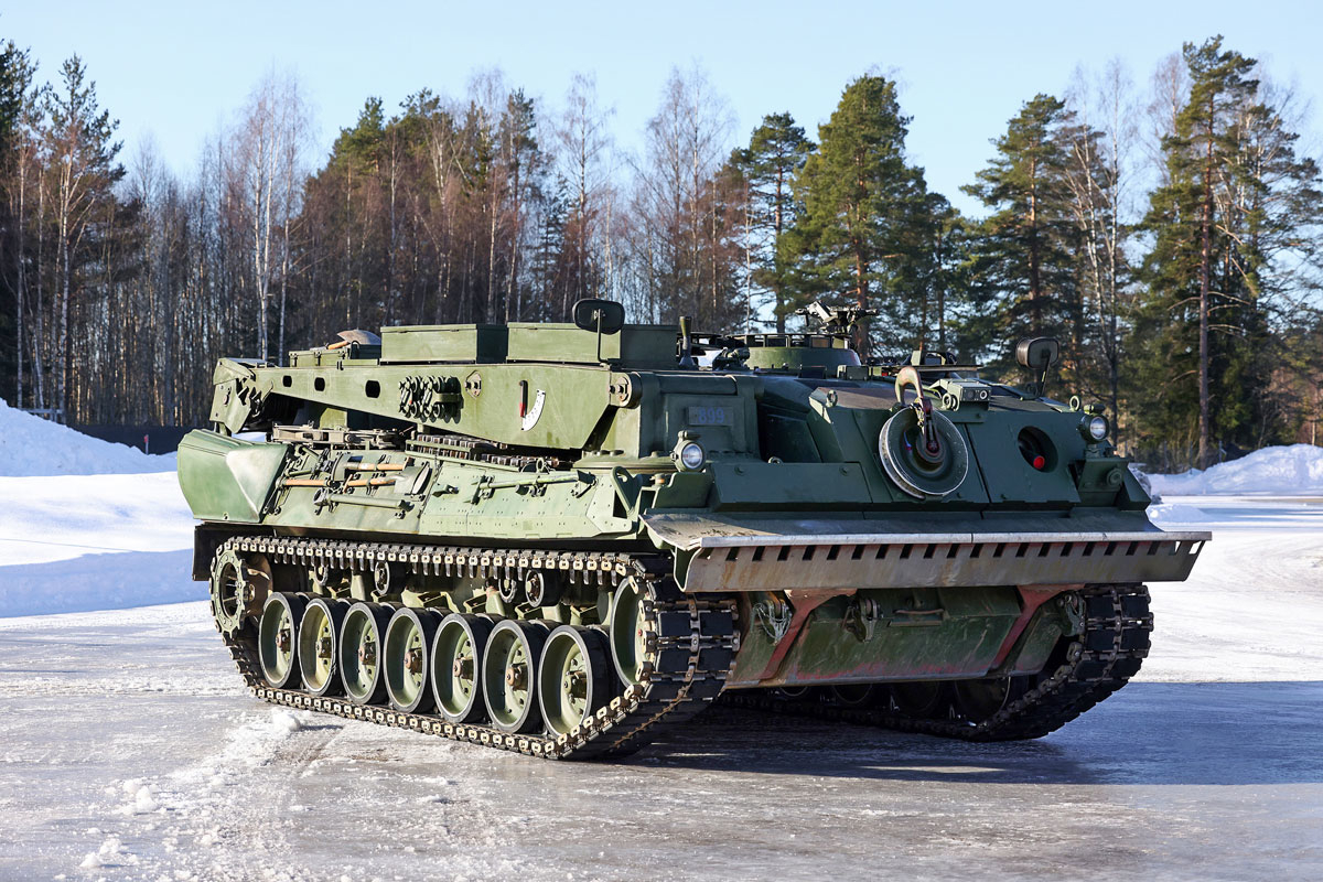 Figur 7.5 Bilde av bergepanservogn (bygget på Leopard-chassis) som Norge har donert til Ukraina.