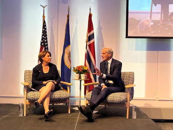 Prime Minister Jonas Gahr Støre had a meeting in Minneapolis with US Senator Amy Klobuchar.