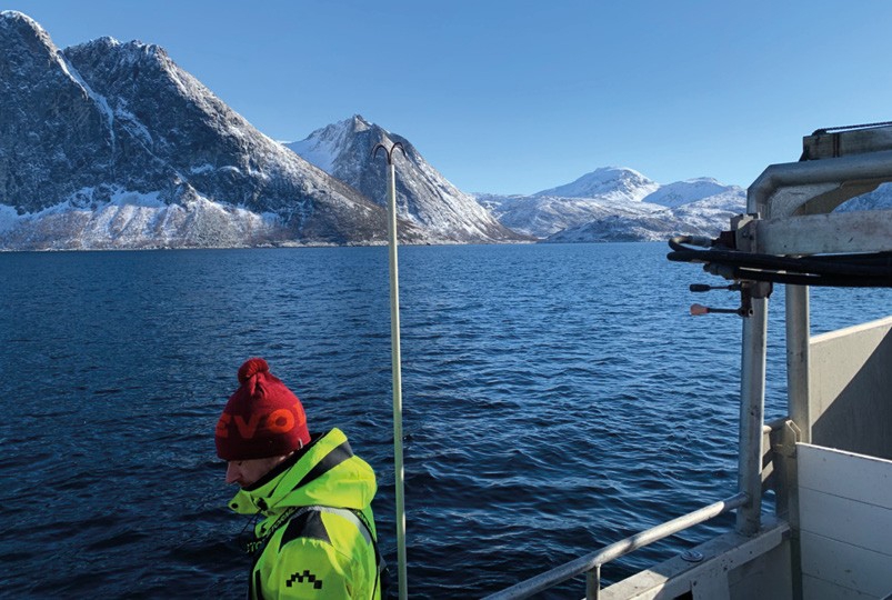 Mann på fiskebåt