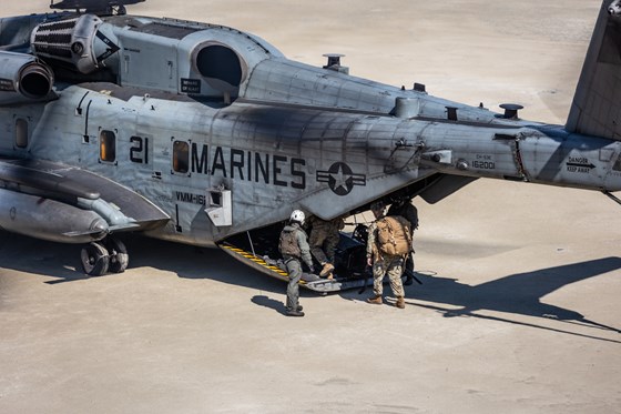 Illustrasjonsbilde: Soldater fra U.S. Marine Corps går ombord i amerikansk CH-53E Super Stallion etter endt øvelse i Leksdal skytefelt i Trøndelag.