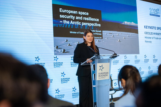 Næringsministeren på talerstolen i Brussel