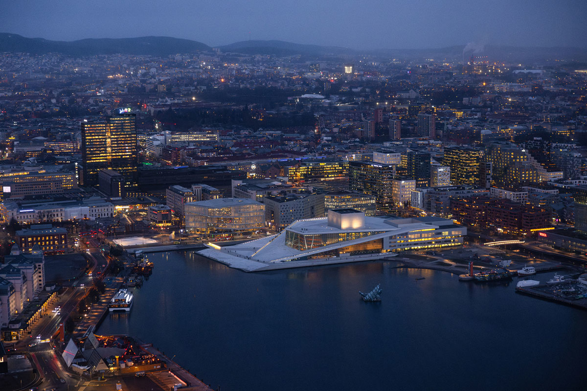 Figure 7.1 Hybrid threats challenge society