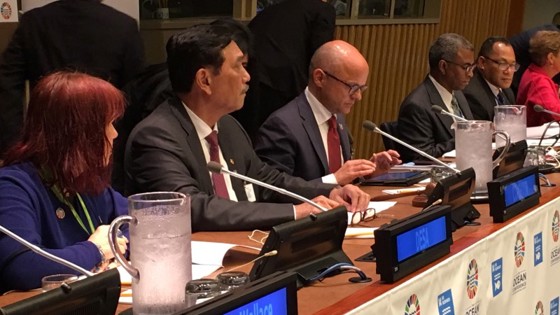 Klima- og miljøminister Vidar Helgesen leder FN-møte om plast