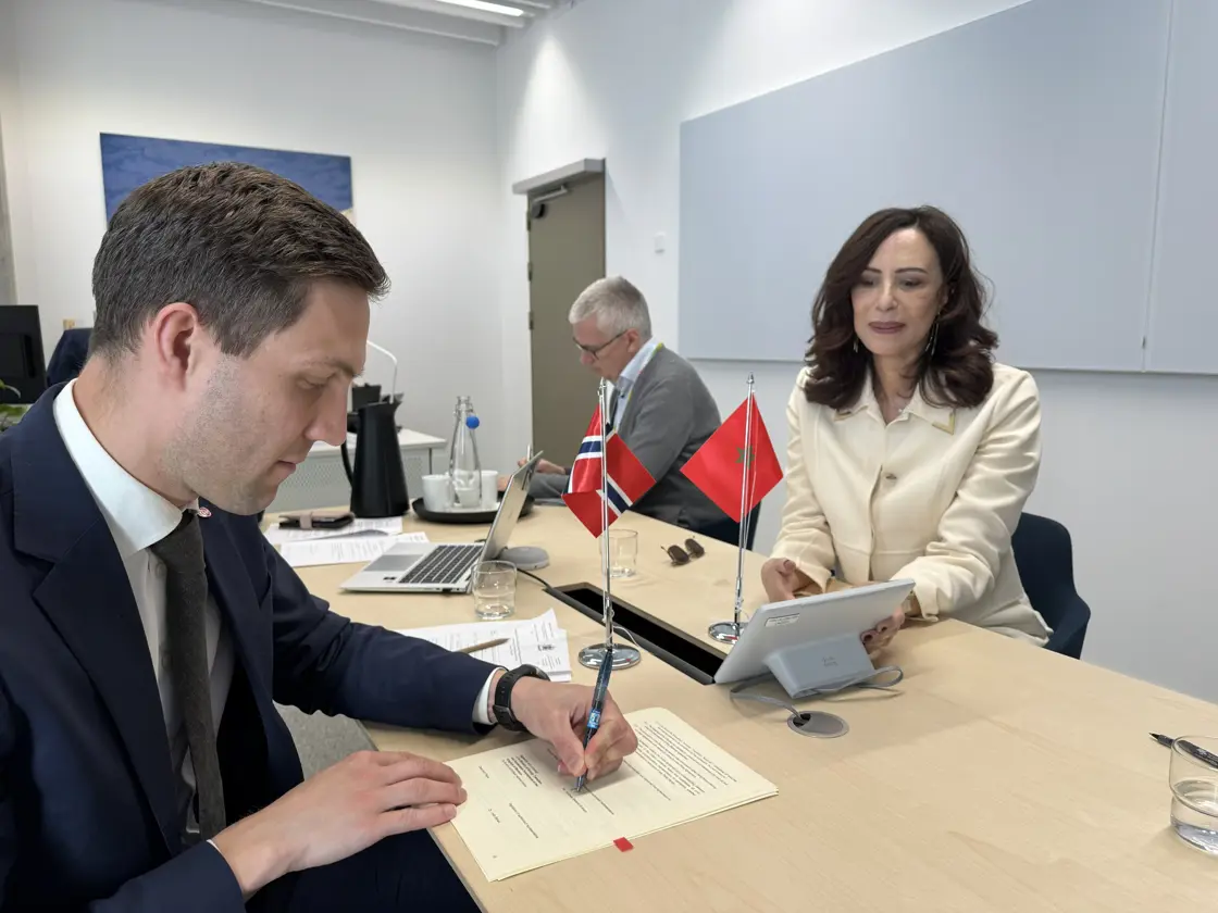 Signerer avtale med Marokko