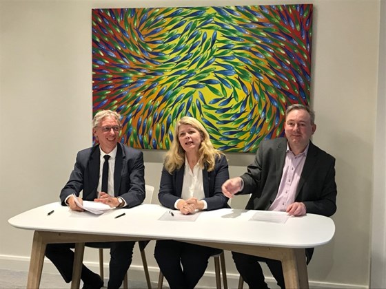 Representanter fra EU, Norge og Færøyene signerer makrellavtalen for 2018