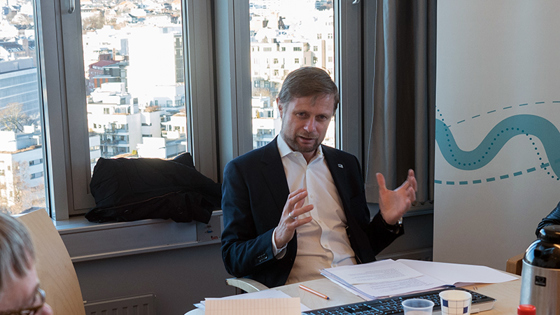 Helse- og omsorgsminister Bent Høie på møte med styringsgruppen for trygghetsstandard.