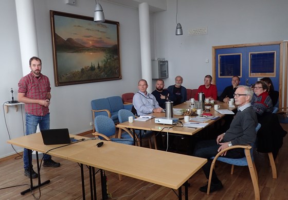 Oppstartsmøte i Brønnøy og Sømna kommune med representanter fra administrasjon, politikere, skogeiere og fylkesmannen.