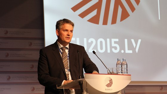 Statssekretær Bjørn Haugstad deltok på en konferanse om smart spesialisering i Riga 12. februar 2015. Foto: Ambassaden i Riga