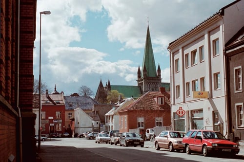 Figur 10.1 Nidarosdomen dominerer bybildet i Trondheim og er en stadig
 påminnelse om byens lange historie.
