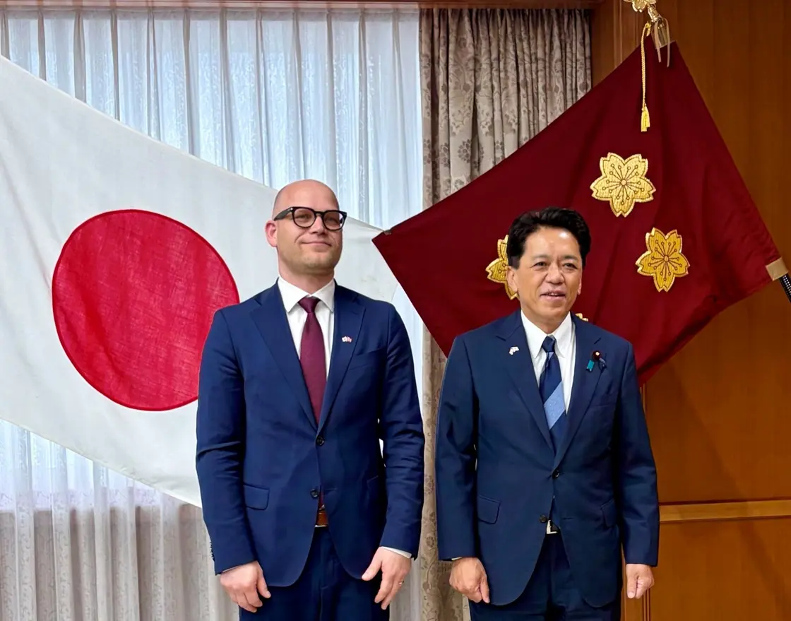 Statssekretær Andreas Flåm og den japanske viseministeren Masahisa Myazaki.