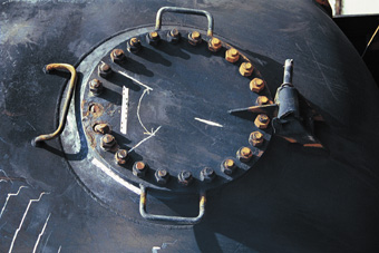 Figur 6.3 Mannlokk med ødelagte bolter