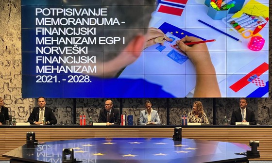 Fra signeringen av avtalen om EØS-midler.