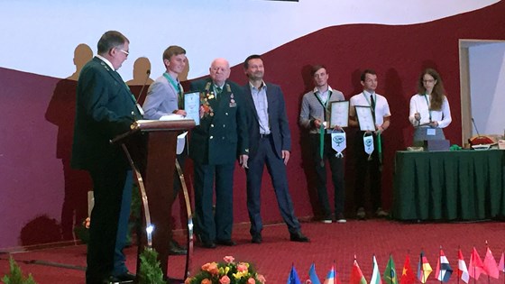 Fra prisutdelingen på den . internasjonale skogkonkurransen for ungdom i Moskva i dag 6. september.