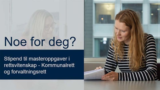 To personer som ser på et tekstdokument