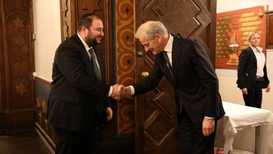 Statsminister Jonas Ghr Støre besøkte  Det mosaiske trossamfunn.