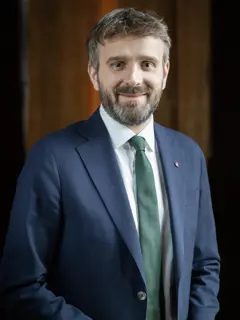 Portrettfoto av helse- og omsorgsminister Jan Christian Vestre - blid