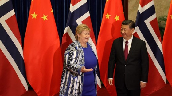 Kinas president Xi Jinping tar i mot statsminister Erna Solberg.