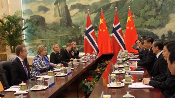 Utenriksminister Børge Brende og næringsminister Monica Mæland ledsaget statsministeren under samtalen.