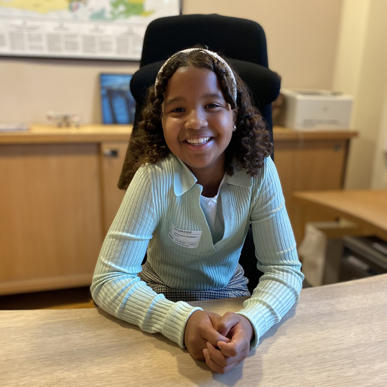 Kala - på kontoret for en dag. Foto: UD