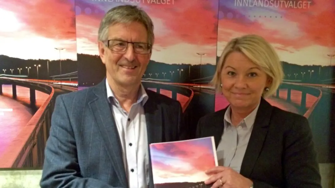 Næringsminister Monica Mæland og leder av Innenlandsutvalget, Sverre Narvesen. 