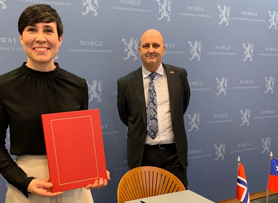 The Norwegian Minister of Foreign Affairs Ine Eriksen Søreide and the Chilean Ambassador to Norway. Credit: Ministry of Foreign Affairs