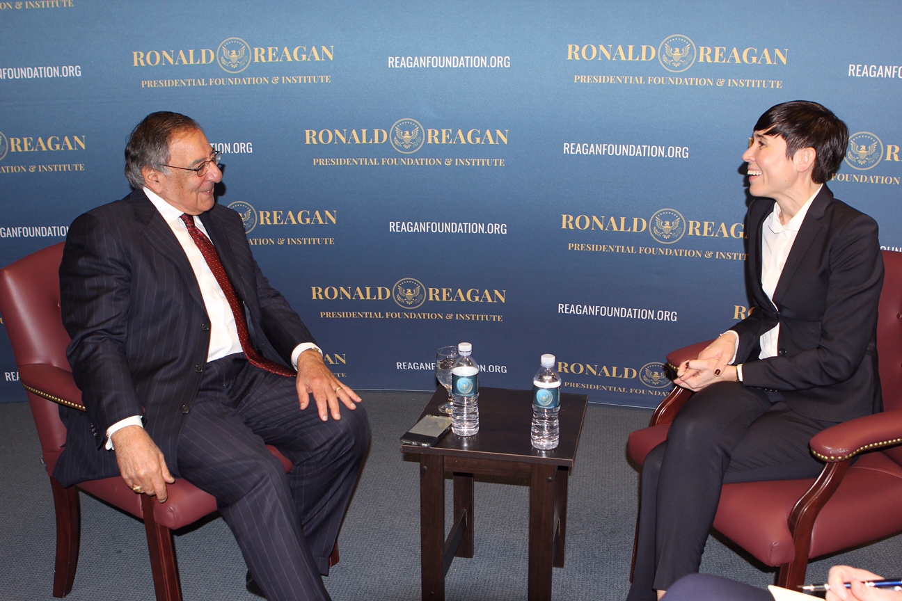 Forsvarsministeren møtte tidligere CIA-sjef og tidl. forsvarsminister Leon Panetta. Han berømmet Norge for å være en solid alliert som tar forsvar på alvor. Forsvarsministeren møtte tidligere CIA-sjef og tidl. forsvarsminister Leon Panetta. Han berømmet Norge for å være en solid alliert som tar forsvar på alvor.