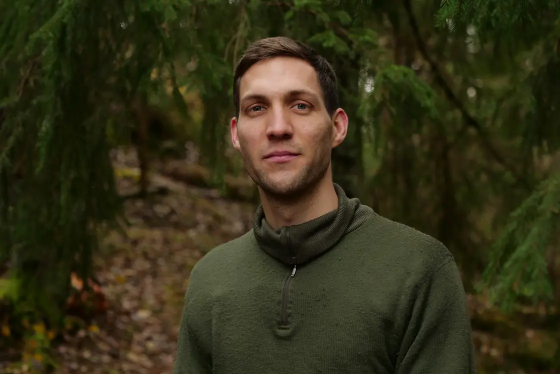 Portrett av klima- og miljøministeren i skogen