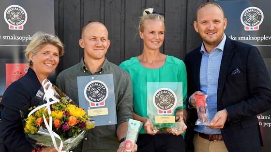 Fra venstre: Nina Sundqvist, Matmerk, Kristoffer Evang, Anne Marte Evang og landbruks- og matminister Jon Georg Dale.