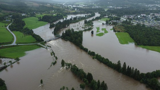 Oversvømte jordbruksarealer i Nordre Land. 