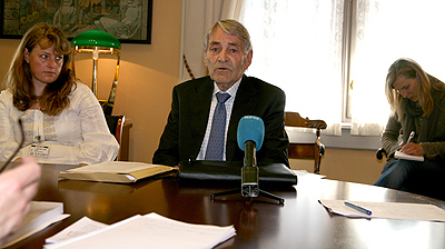 Banklovkommisjonens leder, prof. dr. juris Erling Selvig