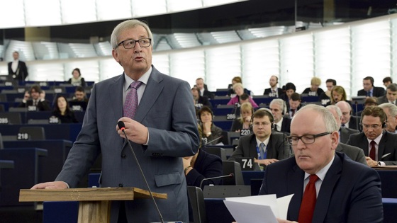Europakommisjonens president Jean-Claude Juncker (t.v.) presenterte arbeidsprogrammet for 2015 under Europaparlamentets plenumssesjon i Strasbourg 16. desember. På bildet er også første visepresident Frans Timmermans, og bak han visepresidentene Valdis Dombrovskis og Jyrki Katainen.