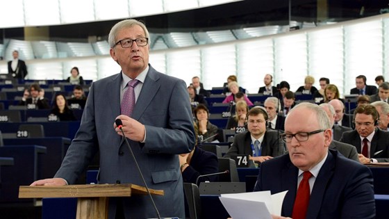 Europakommisjonens president Jean-Claude Juncker (t.v.) presenterte arbeidsprogrammet for 2015 under Europaparlamentets plenumssesjon i Strasbourg 16. desember. På bildet er også første visepresident Frans Timmermans, og bak han visepresidentene Valdis Dombrovskis og Jyrki Katainen.