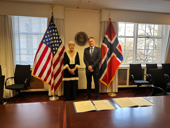 Statssekretær Tore Onshuus Sandvik i nærings- og fiskeridepartementet og Under Secretary Marisa Lago i USAs næringsdepartement.