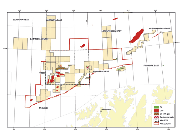 Figure 4.12 The awards in predefined areas (APA) system in the Barents Sea. The black dotted line shows the border of the APA in 2006. The red line shows the extent of the area in 2010/11.