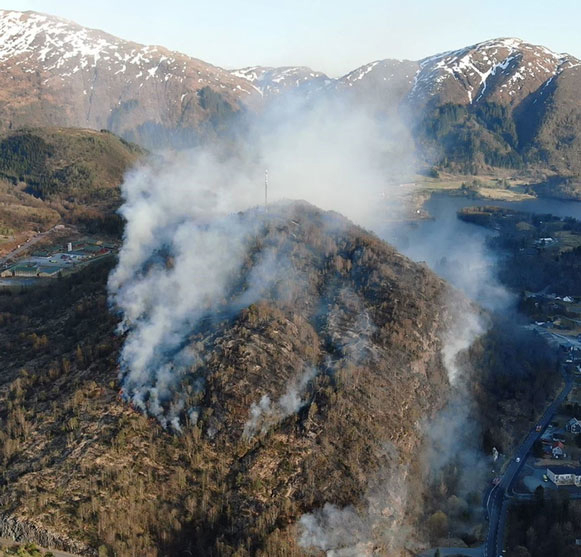 Figur 6.7 Gress- og lyngbrann rundt kommunikasjonsmast på Espeland i 2022.