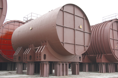 Figur 3.2 Lagring av reaktorseksjoner fra ubåter i Sajdabukta.