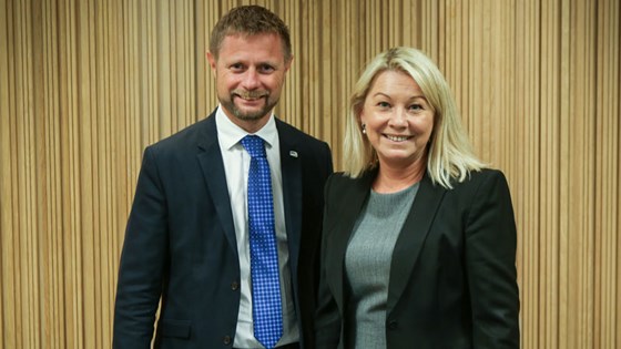 Helse- og omsorgsminister Bent Høie og næringsminister Monnica Mæland.