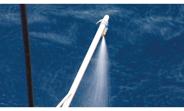 Figur 5.9 Bruk av kjemiske dispergeringsmidler kan ha god effekt på utslipp av tyngre bunkersolje.
