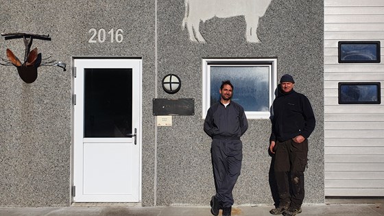 Andrea Maggioni og Johan Isak Tveit har sammen vunnet Bedriftsutviklingsprisen i landbruket i Agder.