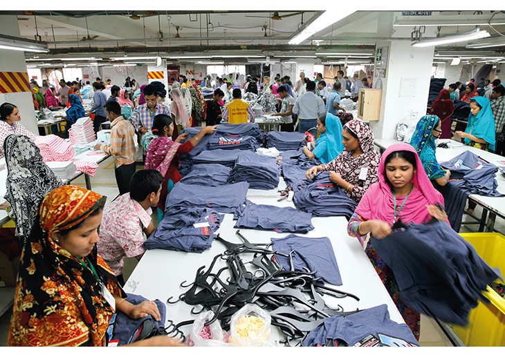 Figur 5.6 Bangladesh. Tekstilarbeidere i arbeid. 
