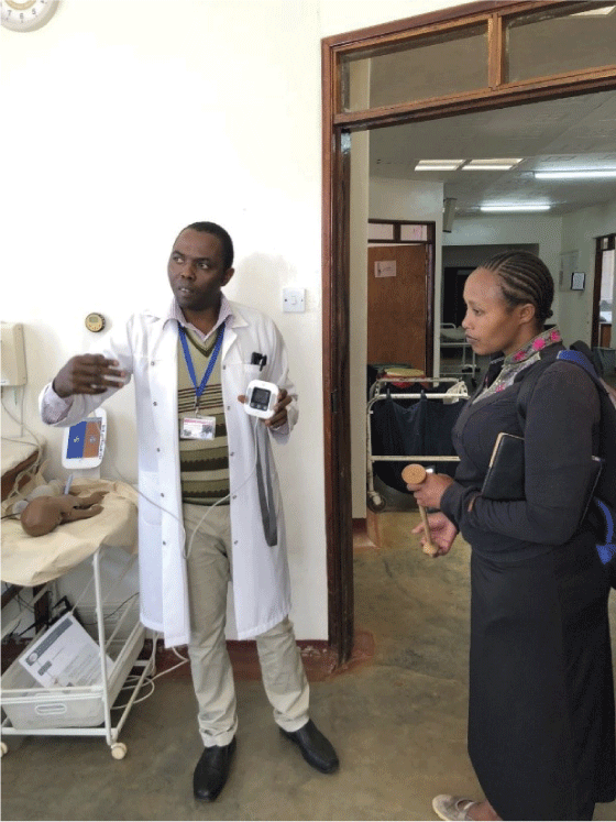 Figur 5.3 Testing og opplæring i bruk av Moyo ved Haydom Lutheran Hospital i Tanzania. 
