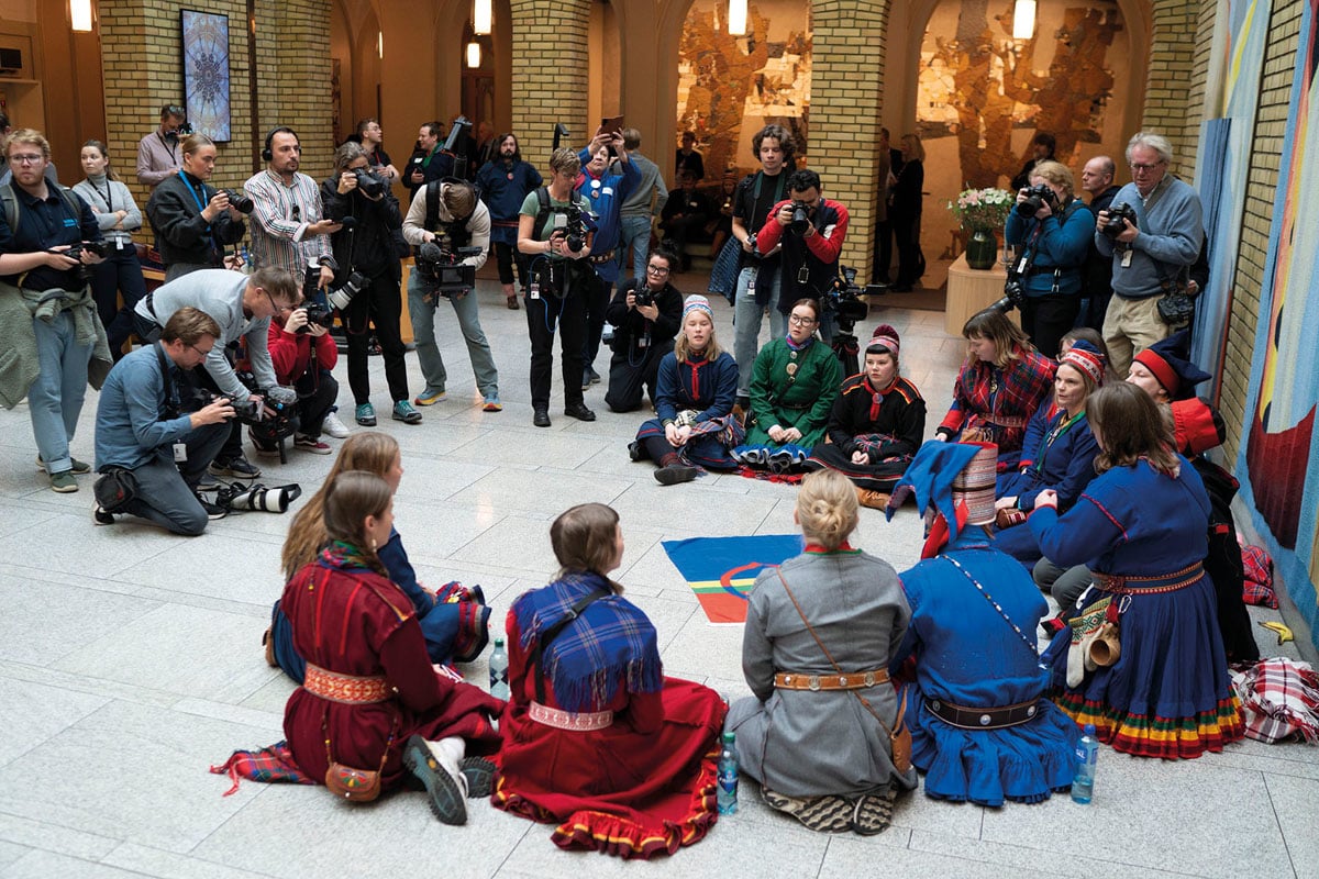 Samiske demonstranter mot vindturbiner