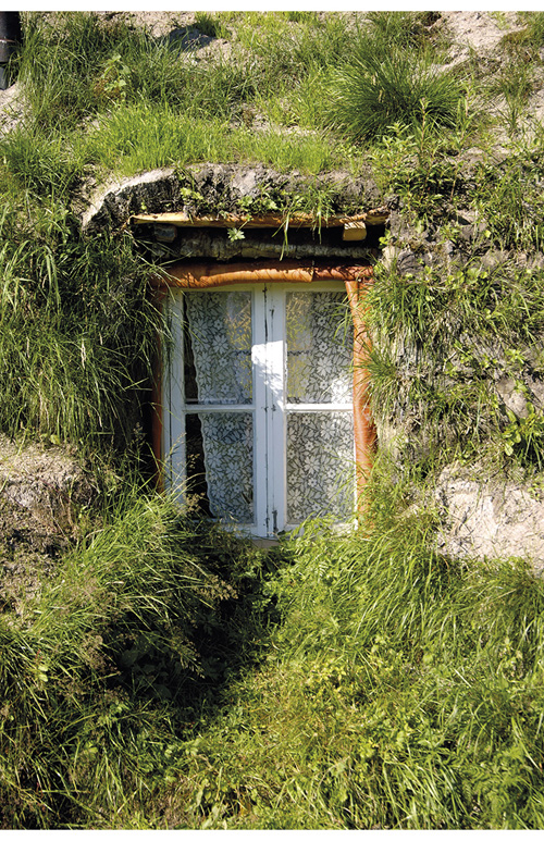 Figure 3.10 From a Sami settlement in Kaperdalen Museum, Troms, from the beginning of the 1900s. Window in a gamme (turf house) from the early 1900s, used by forest Sami until the 1960s.