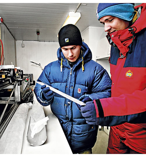Figure 9.1 Ice research – scientists with an ice core
