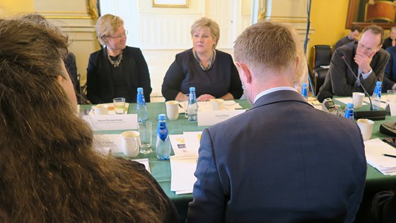 Statsminister Erna Solberg ledet toppmøte hjernesykdommene ALS, MS, demens, Huntingtons sykdom og Parkinson. Foto: Helse- og omsorgsdepartementet.
