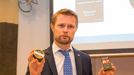 Helse- og omsorgsminister Bent Høie er glad for at reklamefrie tobakkspakninger kommer i salg i Norge i løpet av 2017. Dette er en av flere endringer i tobakksskadeloven som Stortinget vedtar i dag.